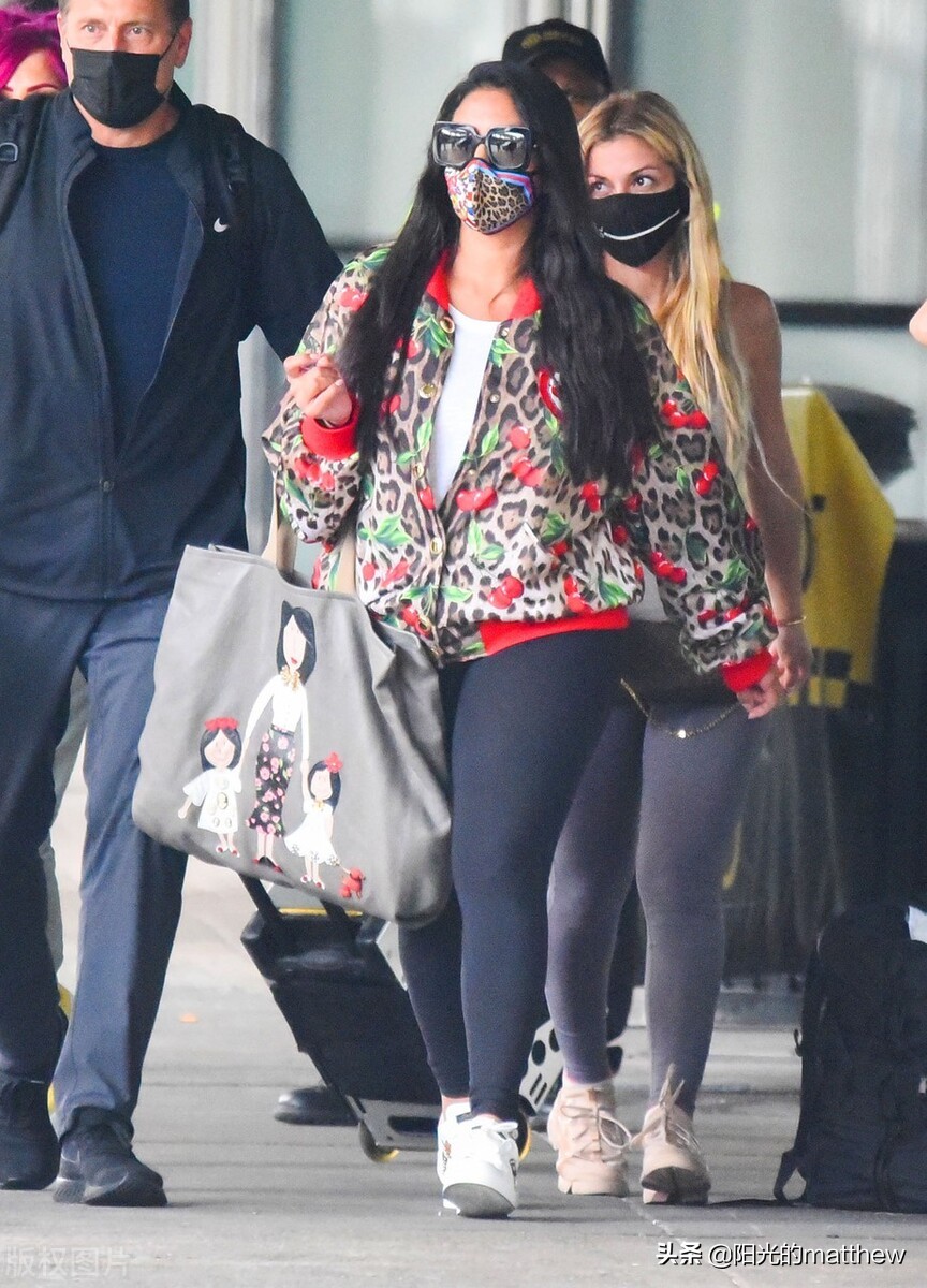 Kobe's wife Vanessa Bryant appeared at the airport, wearing a leopard ...