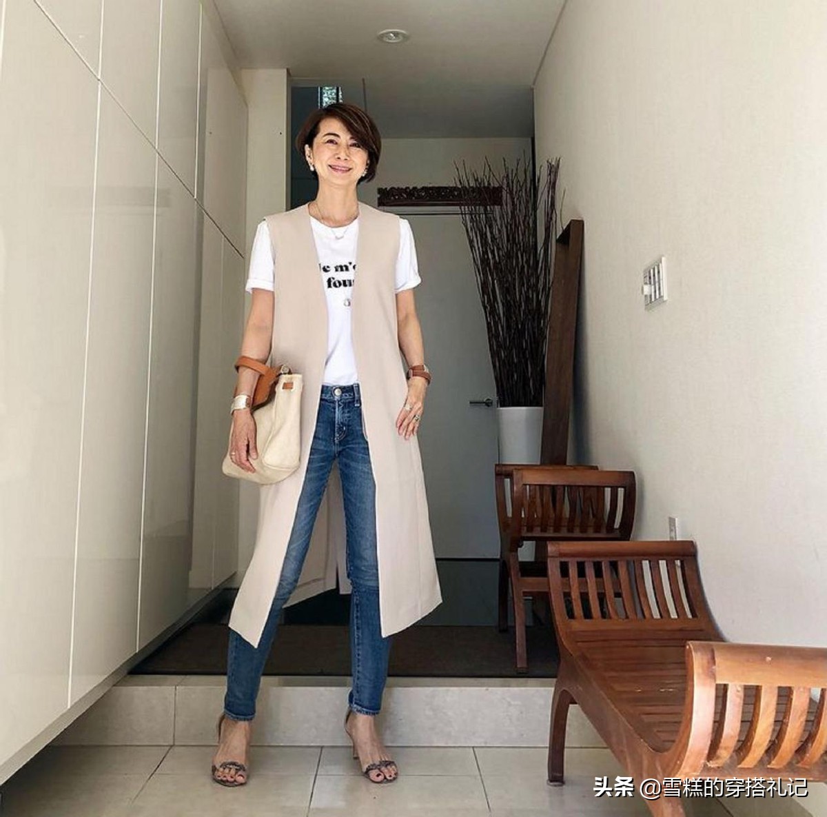 Women who are over 45 years old, wear Tshirts in summer and remember