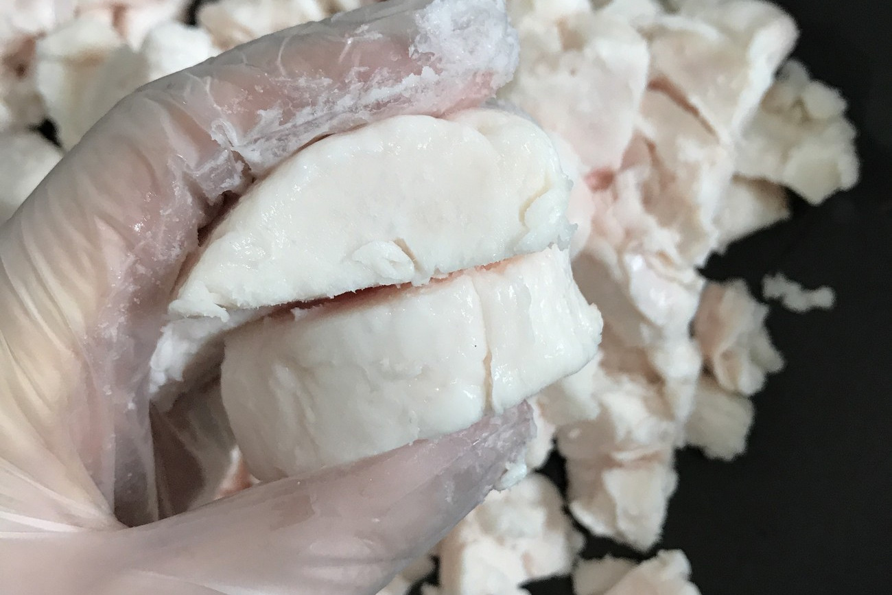 There are skills in making lard, one more step before cooking, lard is