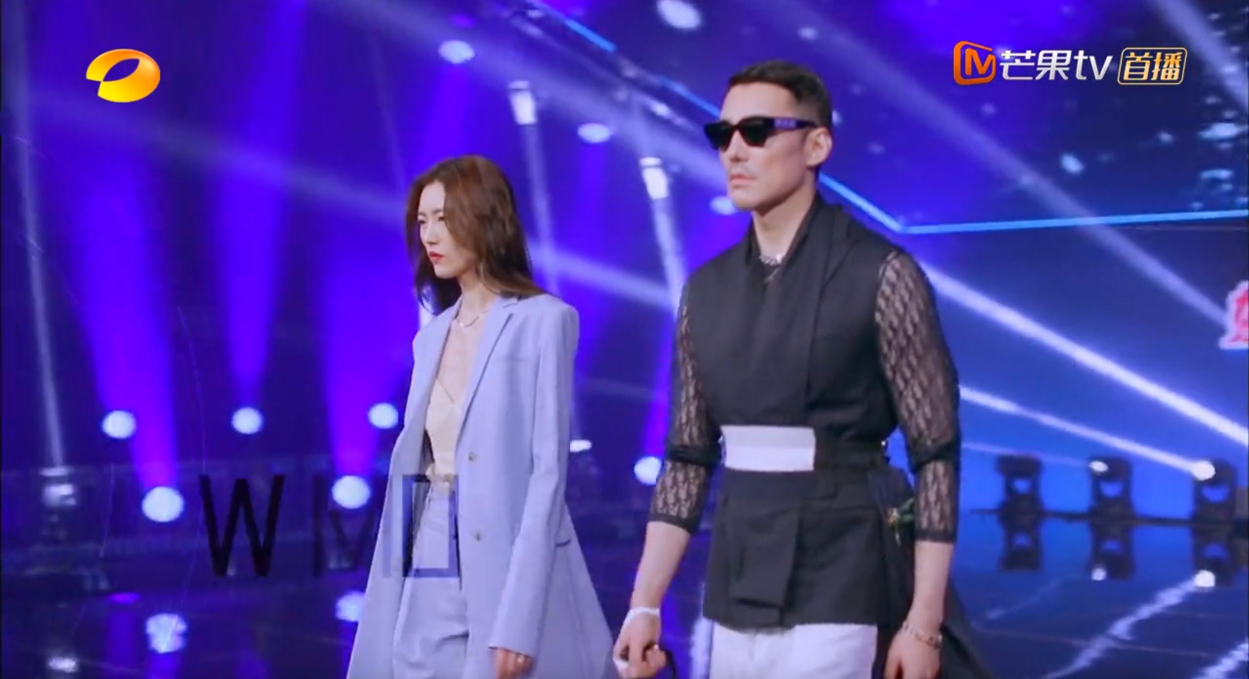 Liu Wen and Hu Bing walked the show with the catwalk, causing the ...