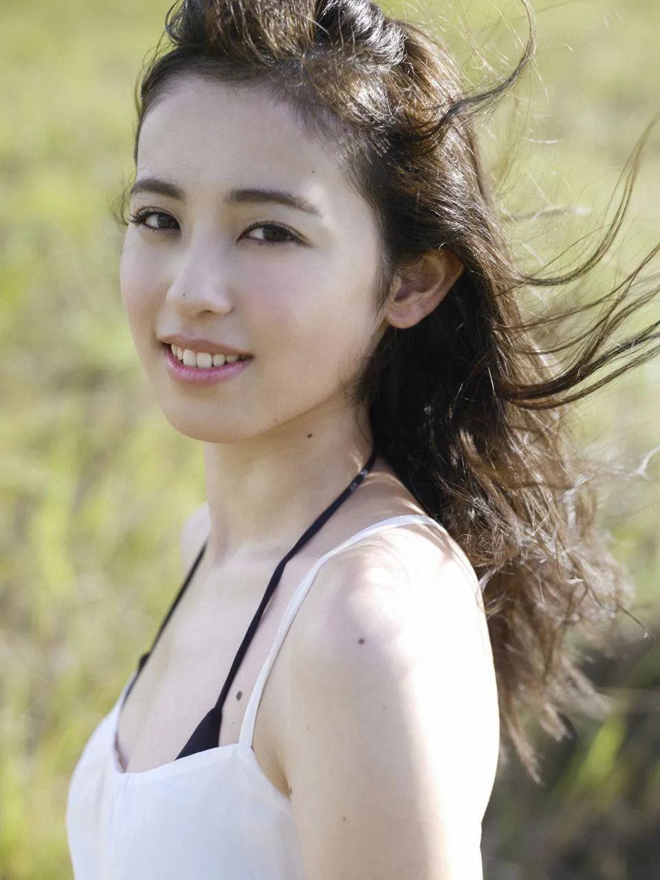 Japanese fat actress Akiko Kuji's beautiful photo iNEWS