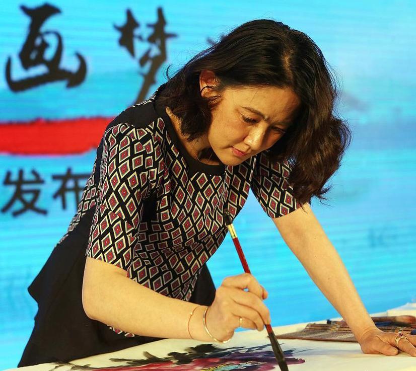 The woman took the authentic treasure of Qi Baishi, the treasurer said ...