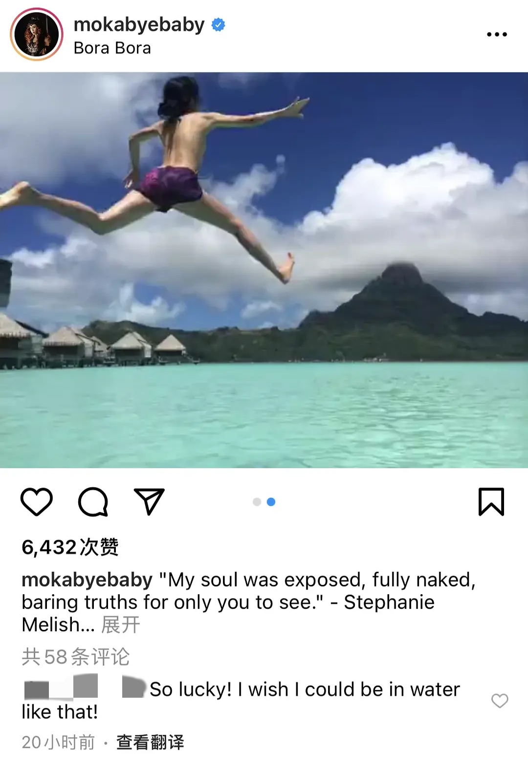 Karen Mok has a naked back and jumps into the water, has long legs and has  excellent jumping ability. He has not given birth at the age of 50. - iNEWS