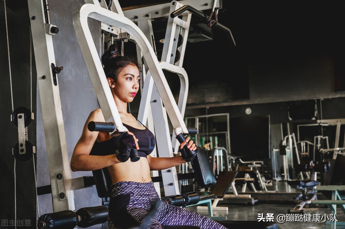 Throwing egg yolk while eating eggs?How many eggs are good for a day