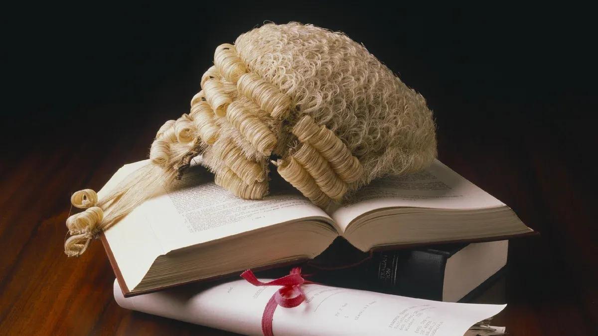 Why British lawyers wear white wigs - iNEWS