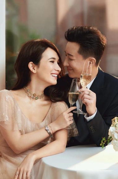 35-year-old Lu Jingshan celebrates Han Geng’s birthday, and she hugs
