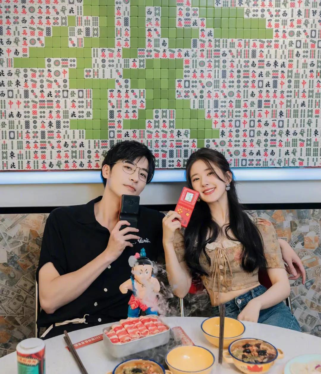 Zhao Lusi was full of cp feeling in the live broadcast of Zhao Lusi in the hot pot restaurant