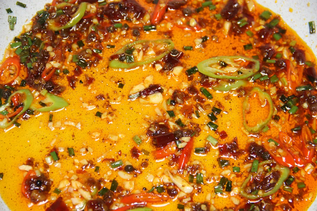 美食菜谱：金针菇烧玉子豆腐，酱汁鲜香不腻，超级下饭！