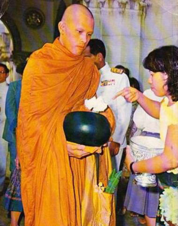 King Rama X used to be a monk begging for food, and his wife gave him a