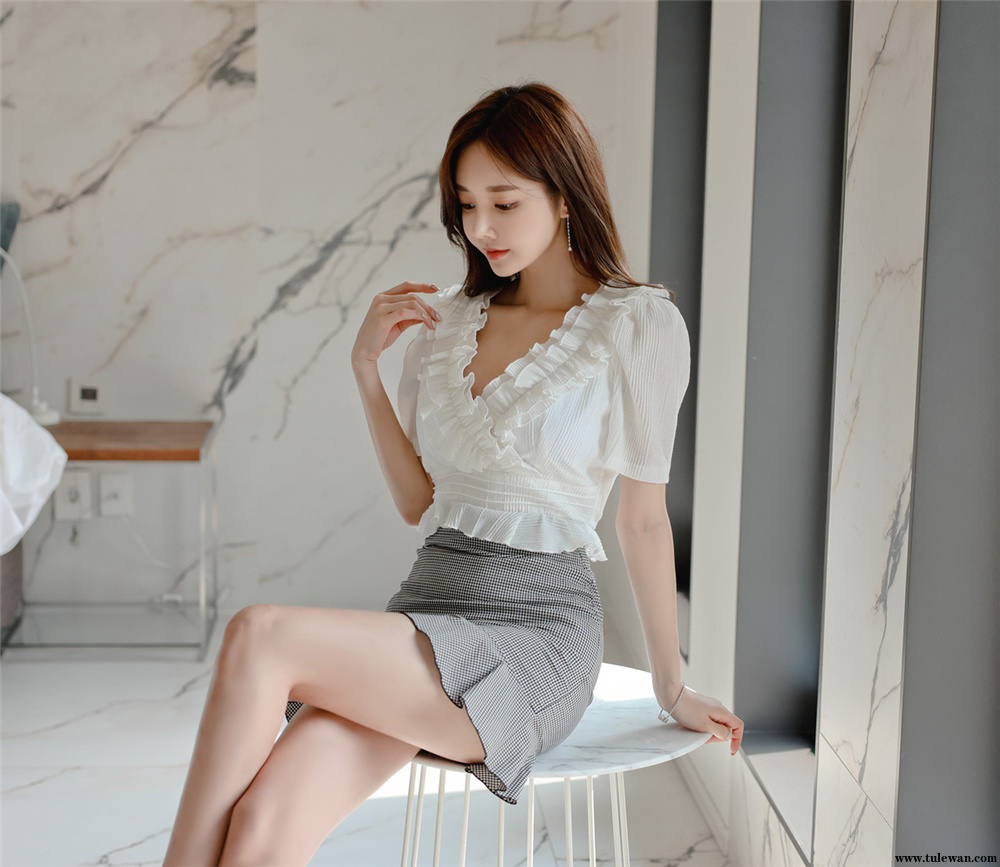 孙允珠丨爱尔兰雪莉曼妙交叉雪纺洋裙