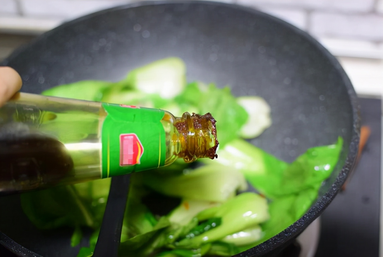 Why do many people don't eat oyster sauce? Does oyster sauce really