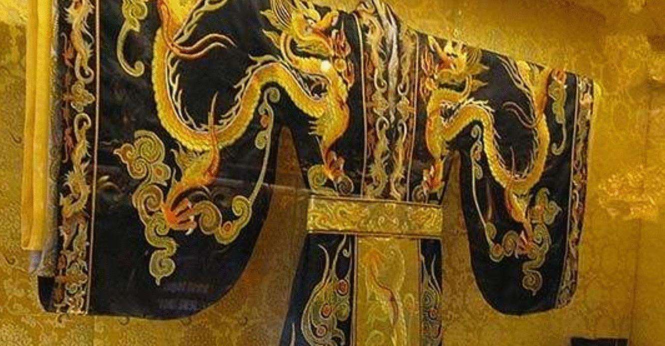 Why did Qin Shihuang wear black dragon robes and most other emperors ...