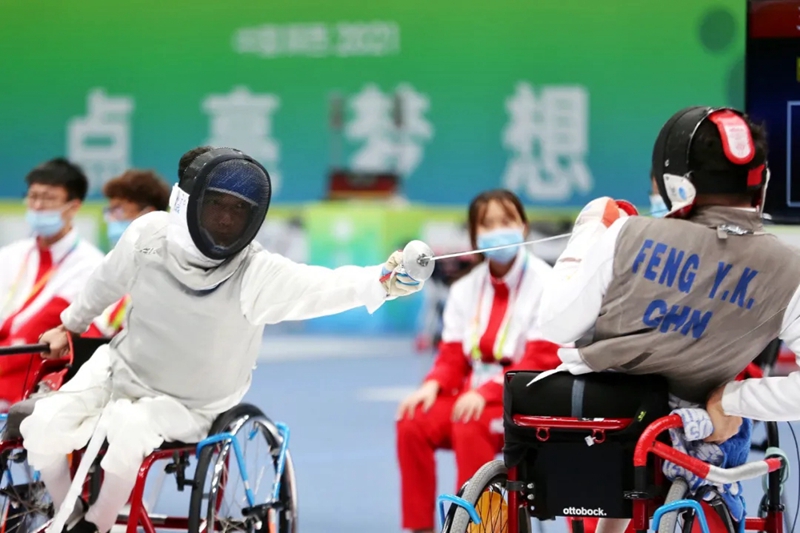 Shaanxi team Xiao Rong wins silver medal in wheelchair fencing event ...