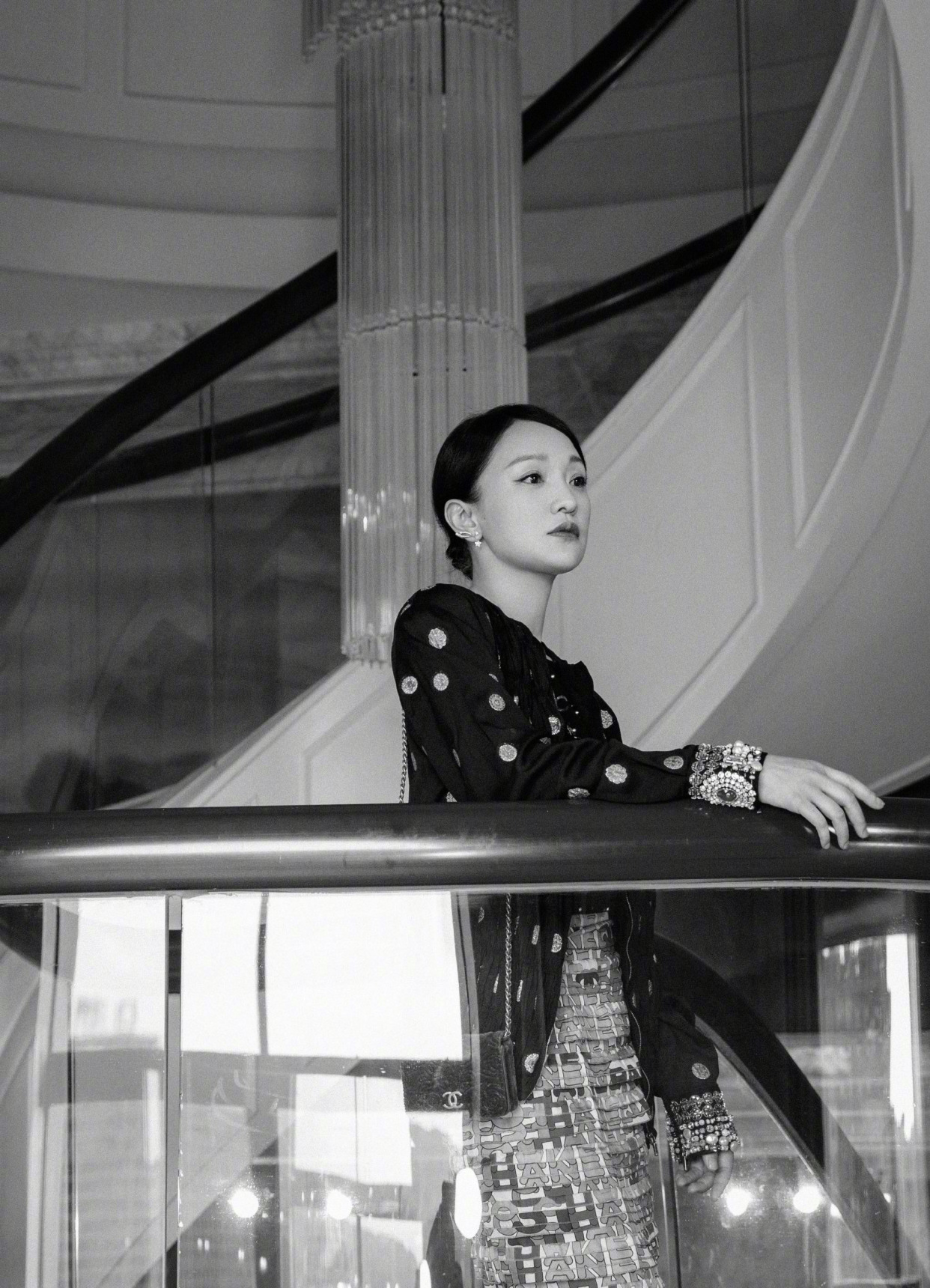 Zhou Xun S 47 Year Old Atmospheric Portrait Full Of Aura And A Bright Smile Inews