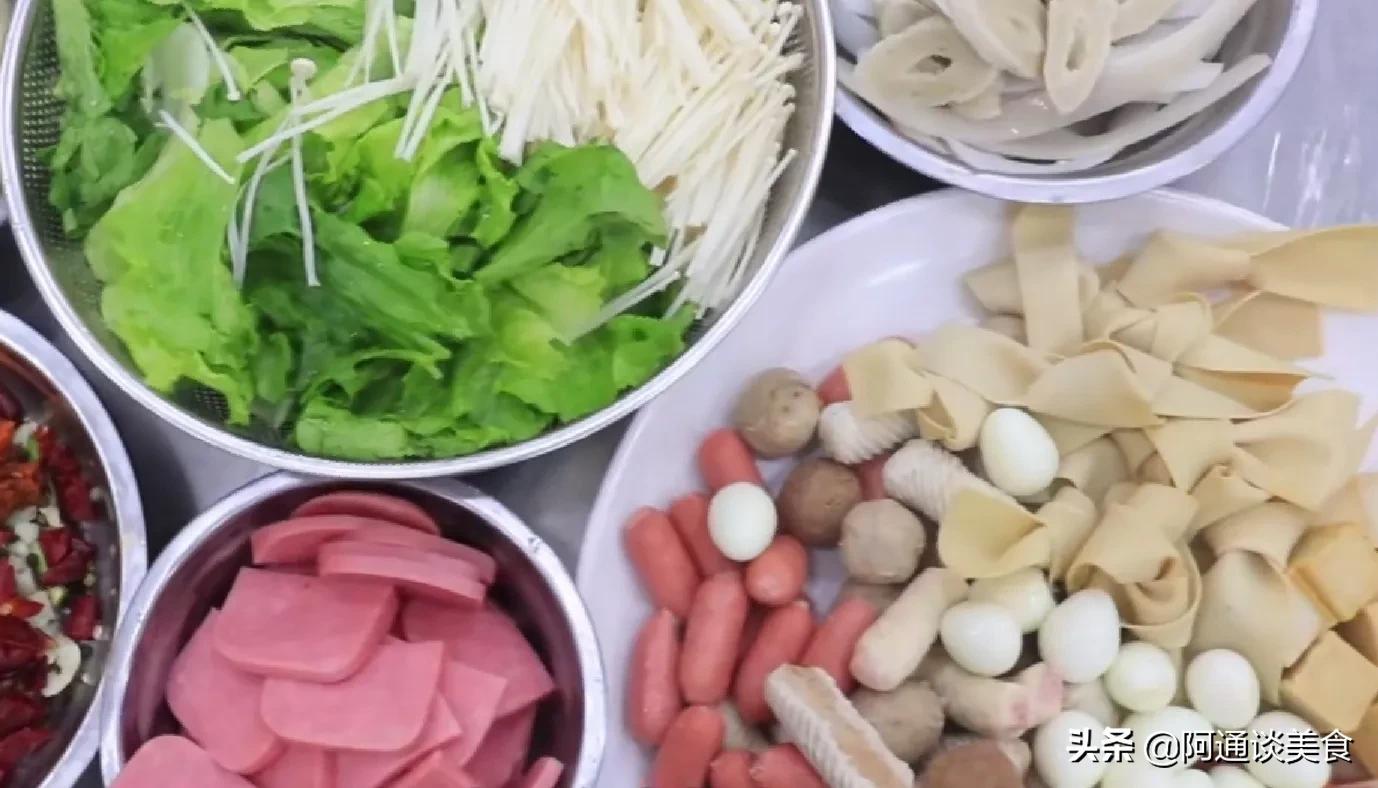 This is the homecooked method of spicy hot pot. It is spicy and