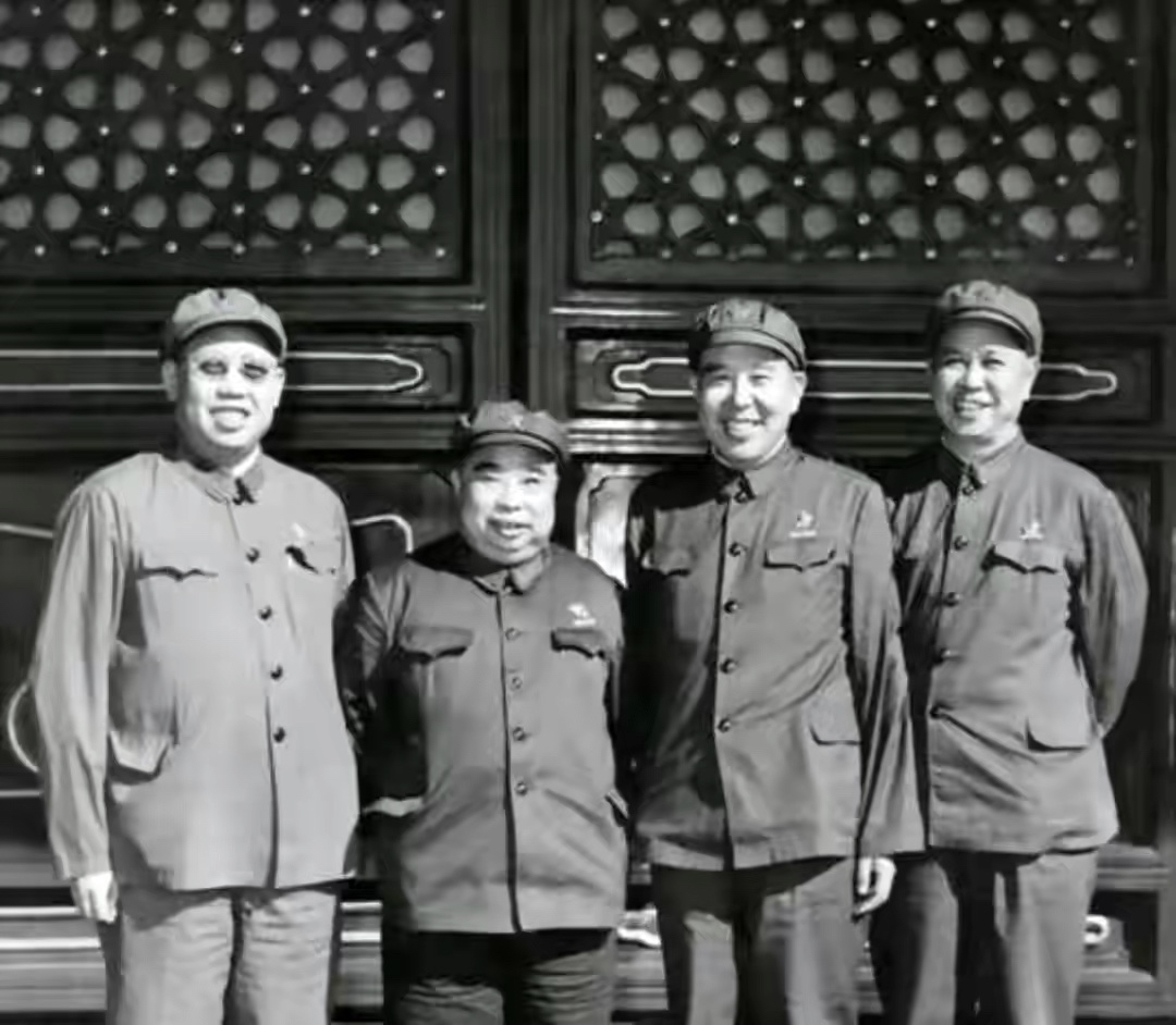 When Li Zuopeng celebrated his birthday in his later years, Lin Doudou ...