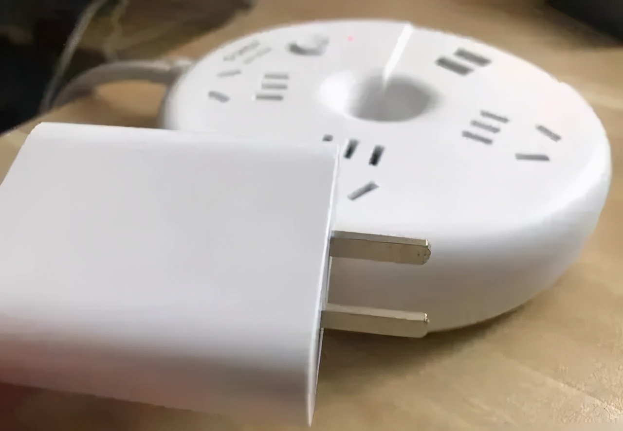 When the charger is not charging, will it consume electricity when