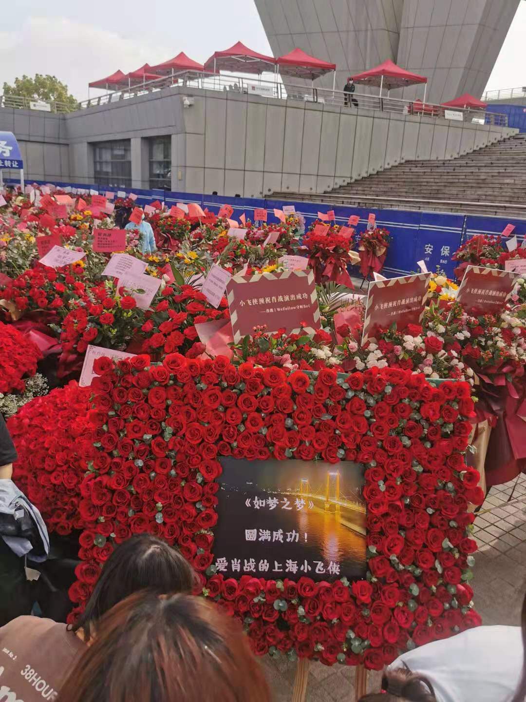 Xiao Zhan starred in a drama, the square presents a sea of flowers, and