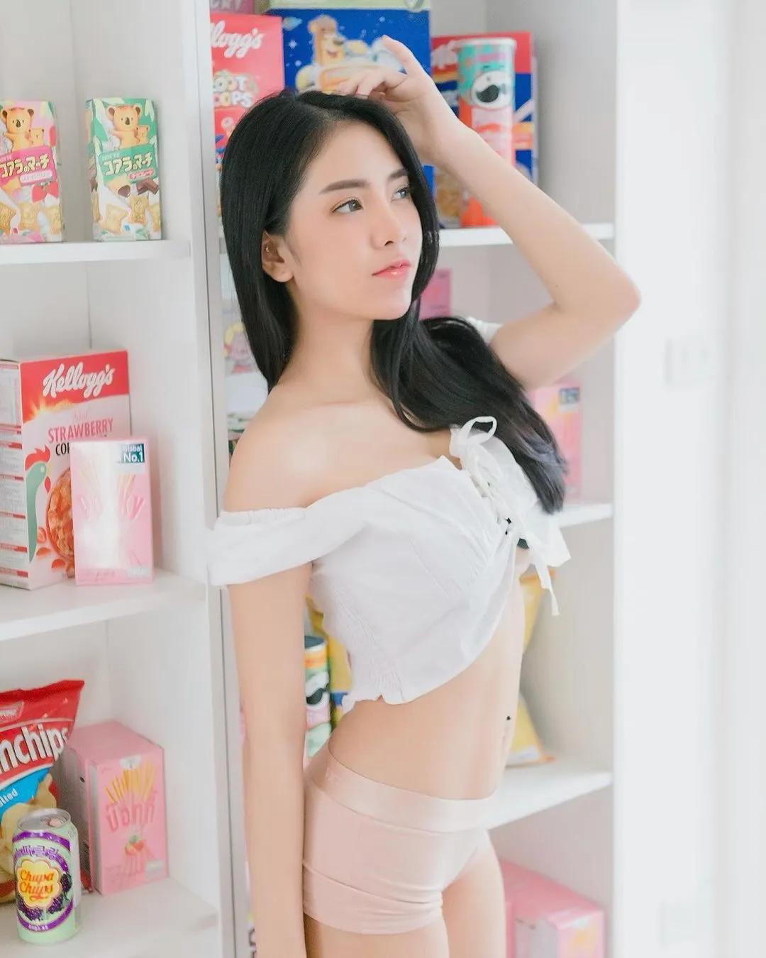Thai beauty model milk narisaraa, there