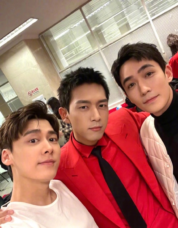 Also sitting on millions of fans, Li Yifeng and Zhu Yilong are equally ...