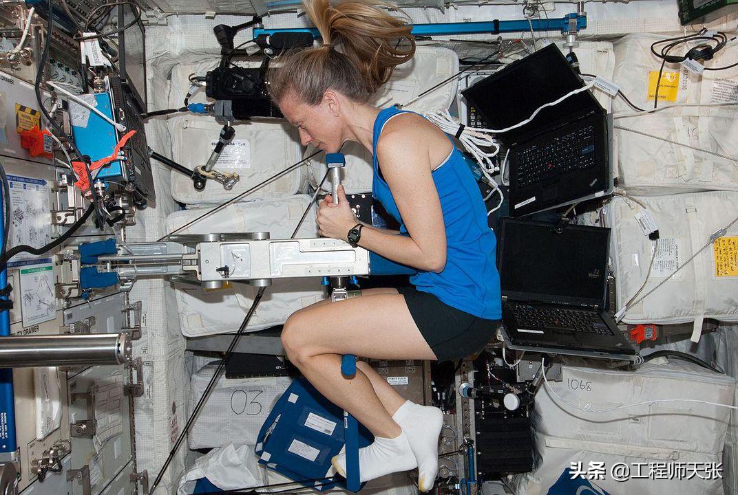 Do female astronauts wear bras in the space station? - iNEWS