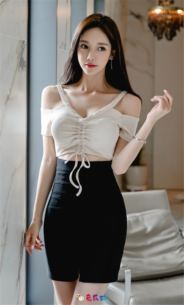 孙允珠：维多利亚露肩束胸绑带拼搭裙