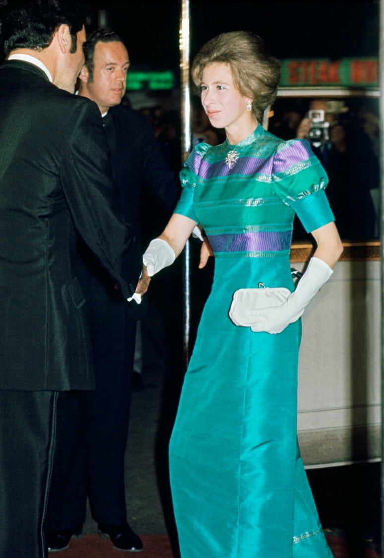 Anne is 71 years old, her antique star brooch looks like Queen of ...