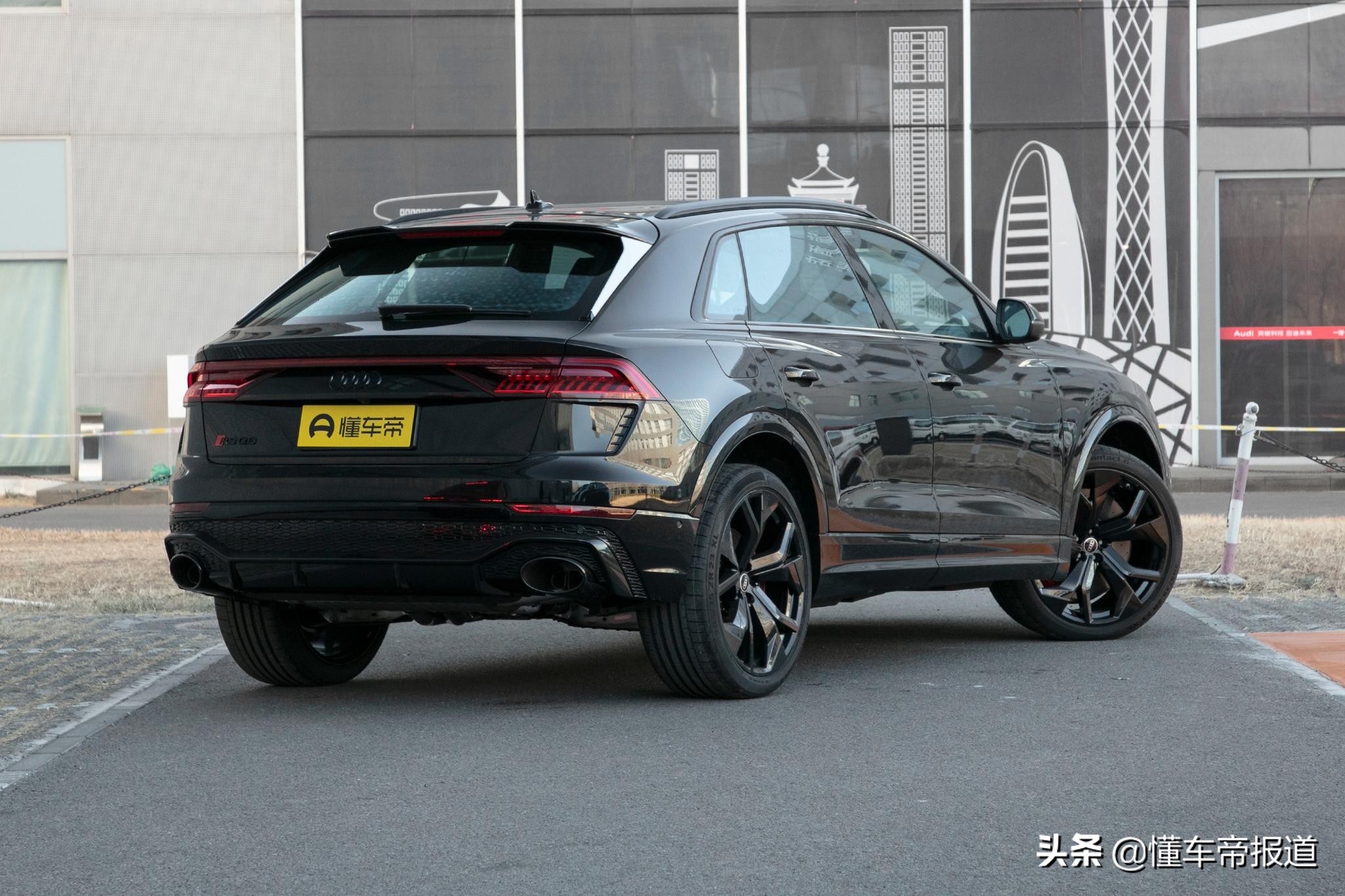 Volkswagen Touareg on the same platform, the price is nearly 1 million ...