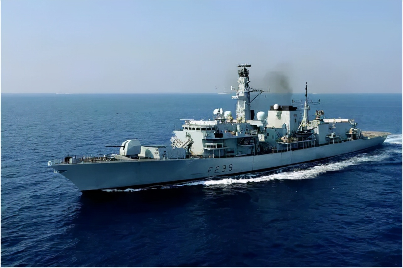 The Old And Worn-out Type 23 Frigate Crosses The Taiwan Strait In A ...