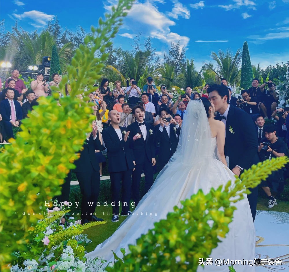 Wang Yanlin and Ai Jiani Hold a Destination Wedding in Sanya with Their  Star-Studded Groomsmen in Full Support - DramaPanda
