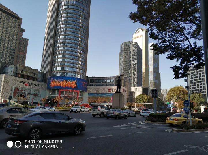 Nanjing Zhongshan Avenue is known as the Meridian of the Republic of ...