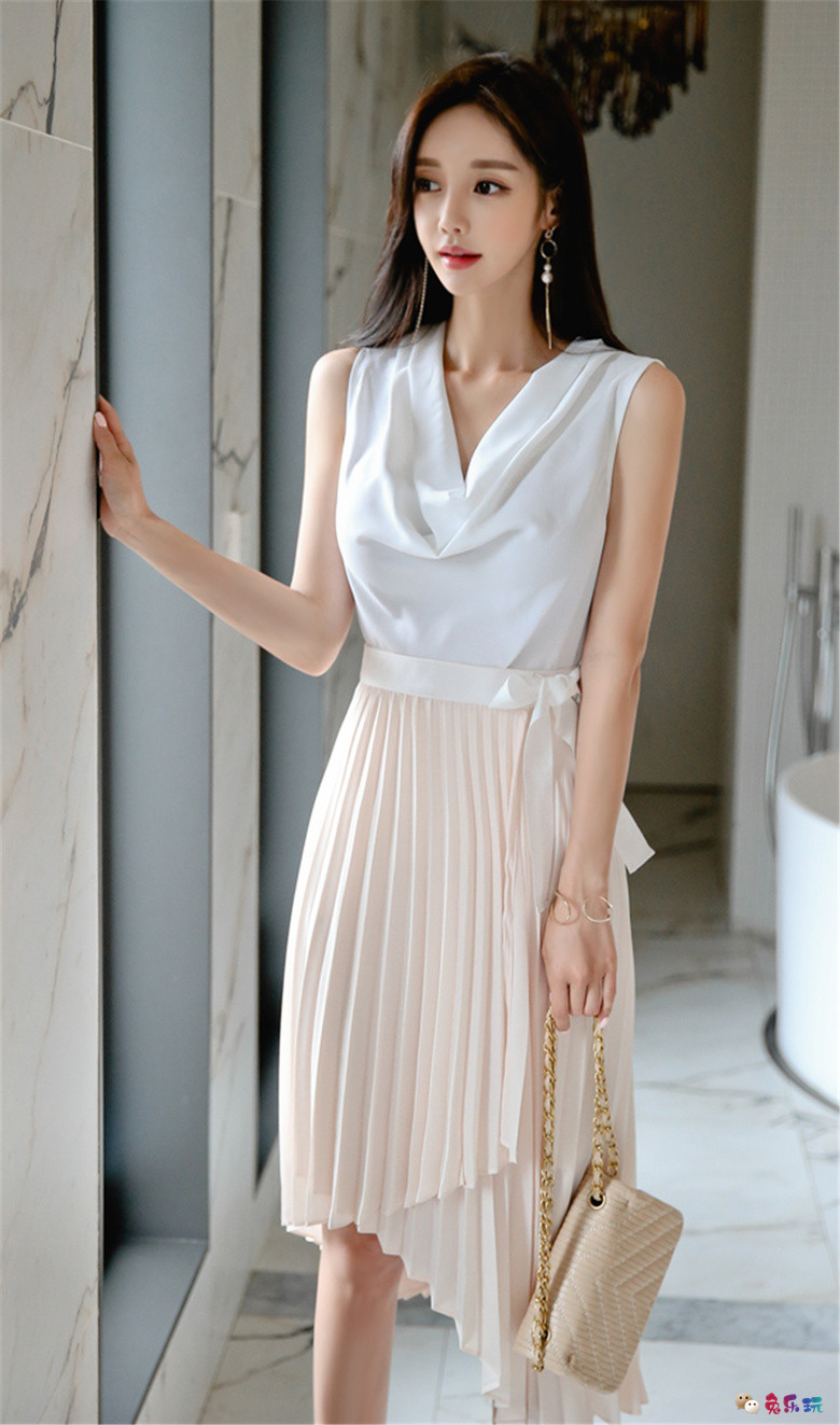 孙允珠丨蕙兰吊领古典墨韵柔白丝缎裙