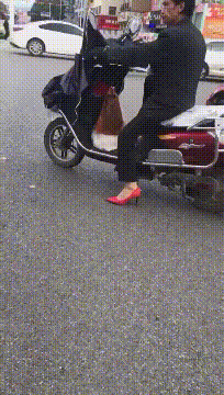 爆笑GIF动态图：姑娘不怕你笑话，我就很有本事！