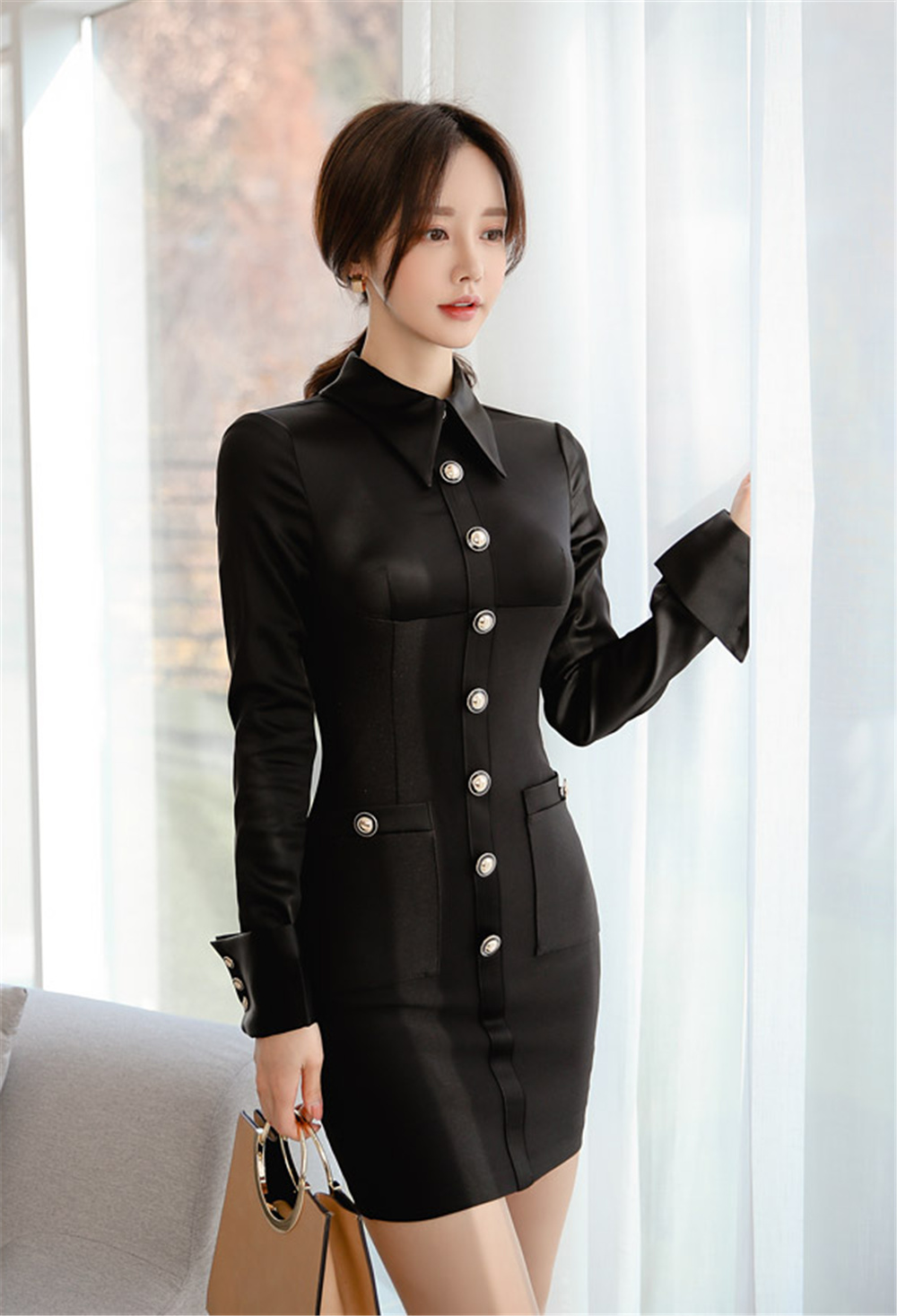 孙允珠丨深色竖纹纽扣古典锡兰包臀裙