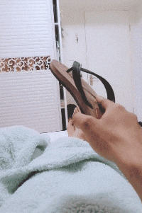 美女另类动态图片：少女的清香！