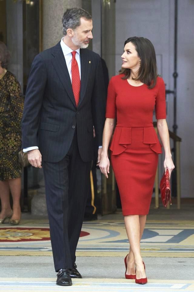 After Lai and Kate wear blue printed skirts one skirt is too loose and