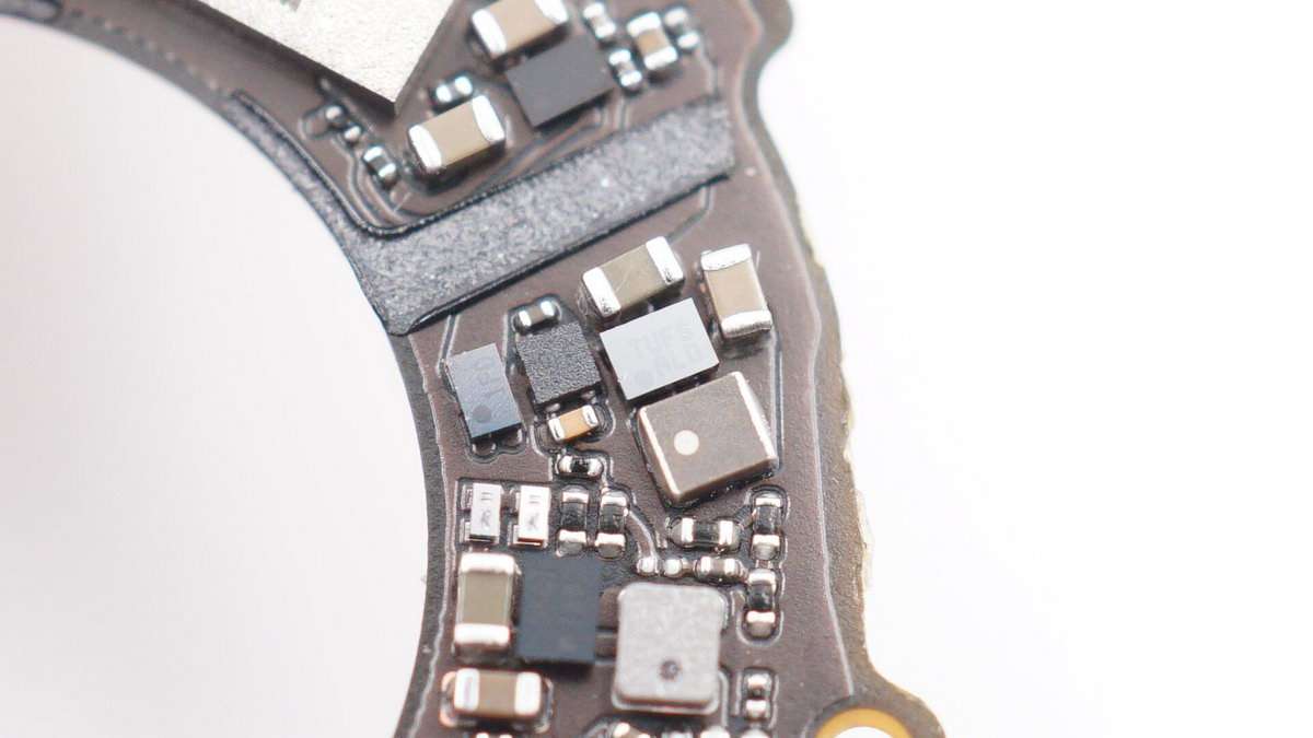 Tracking or being tracked?Apple AirTag use + disassembly to give you