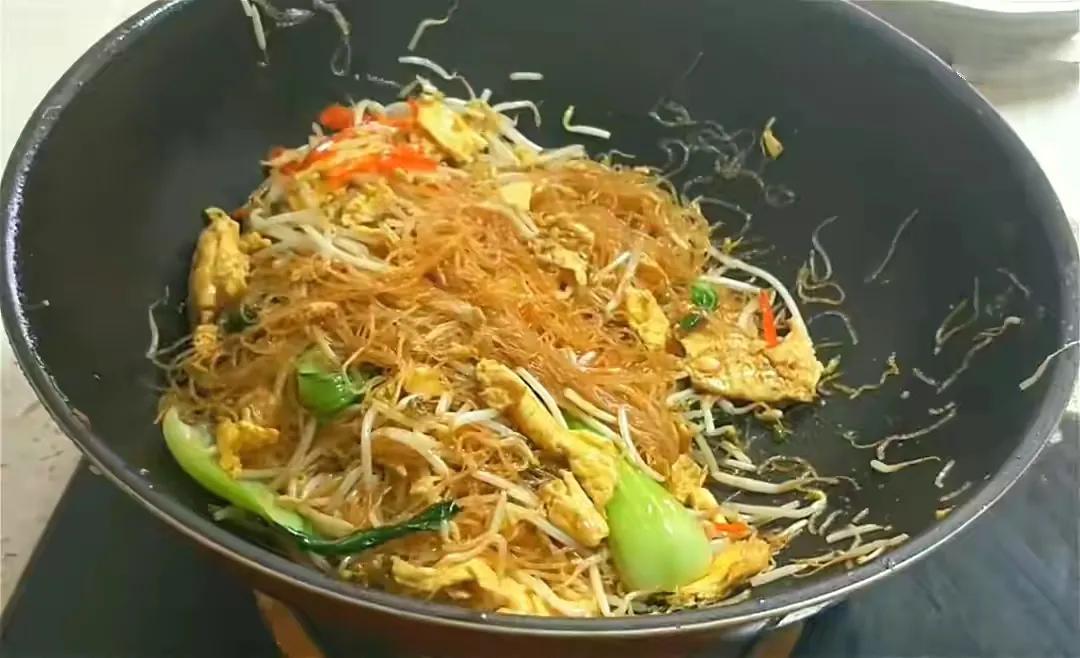 Stirfried rice noodles will stick to the pan directly, teach you the