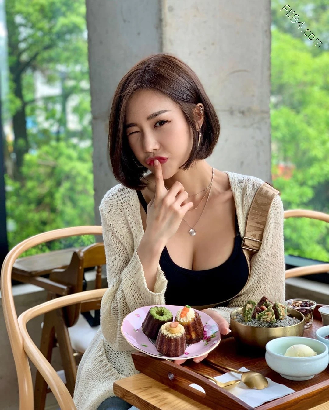 气质女神“한나나”出水芙蓉外泄八字奶让人喷鼻血 节操写真馆 热图10 气质女神“한나나”出水芙蓉外泄八字奶让人喷鼻血 节操写真馆 热图10