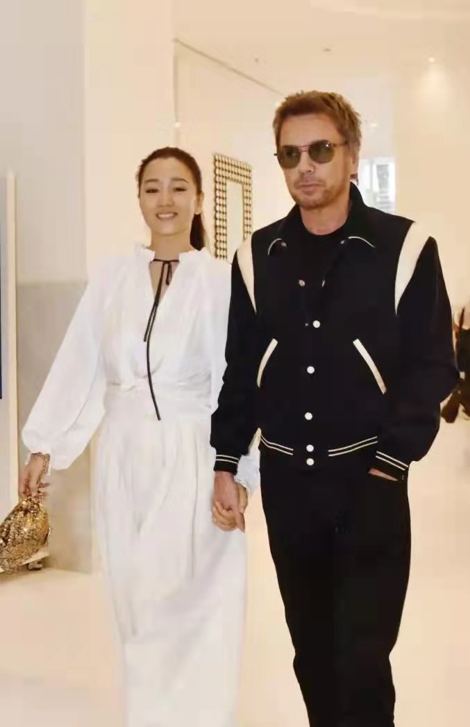 Why did Gong Li suddenly marry a 70-year-old French man and be willing ...