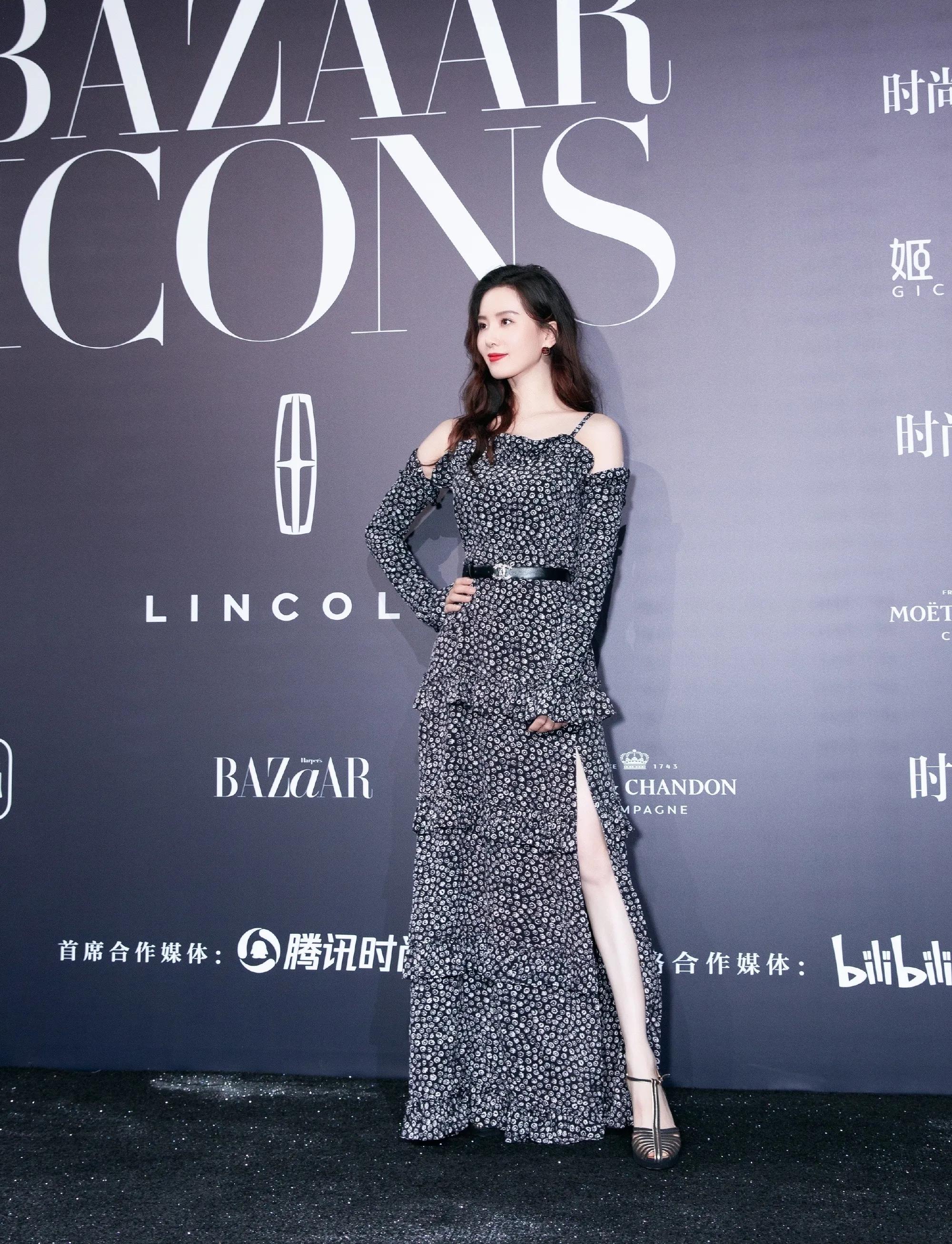 Star Liu Shishi Beautiful Legs - Inews