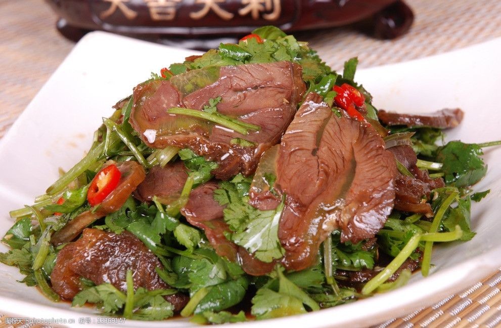 Beef with coriander, the leader in cold dishes iNEWS