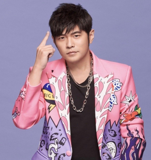 There is a kind of "show off wealth" called Jay Chou, who has a high ...