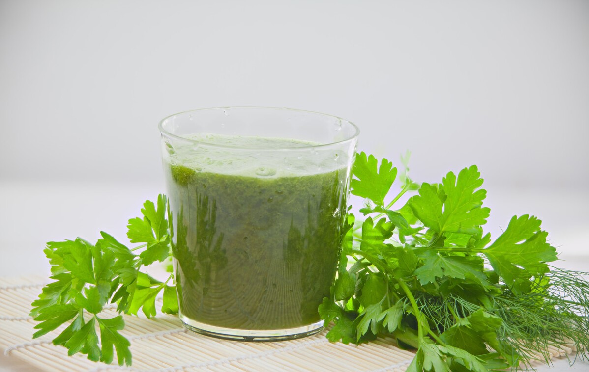 Eating juice from celery, bitter gourd, black fungus, blood pressure