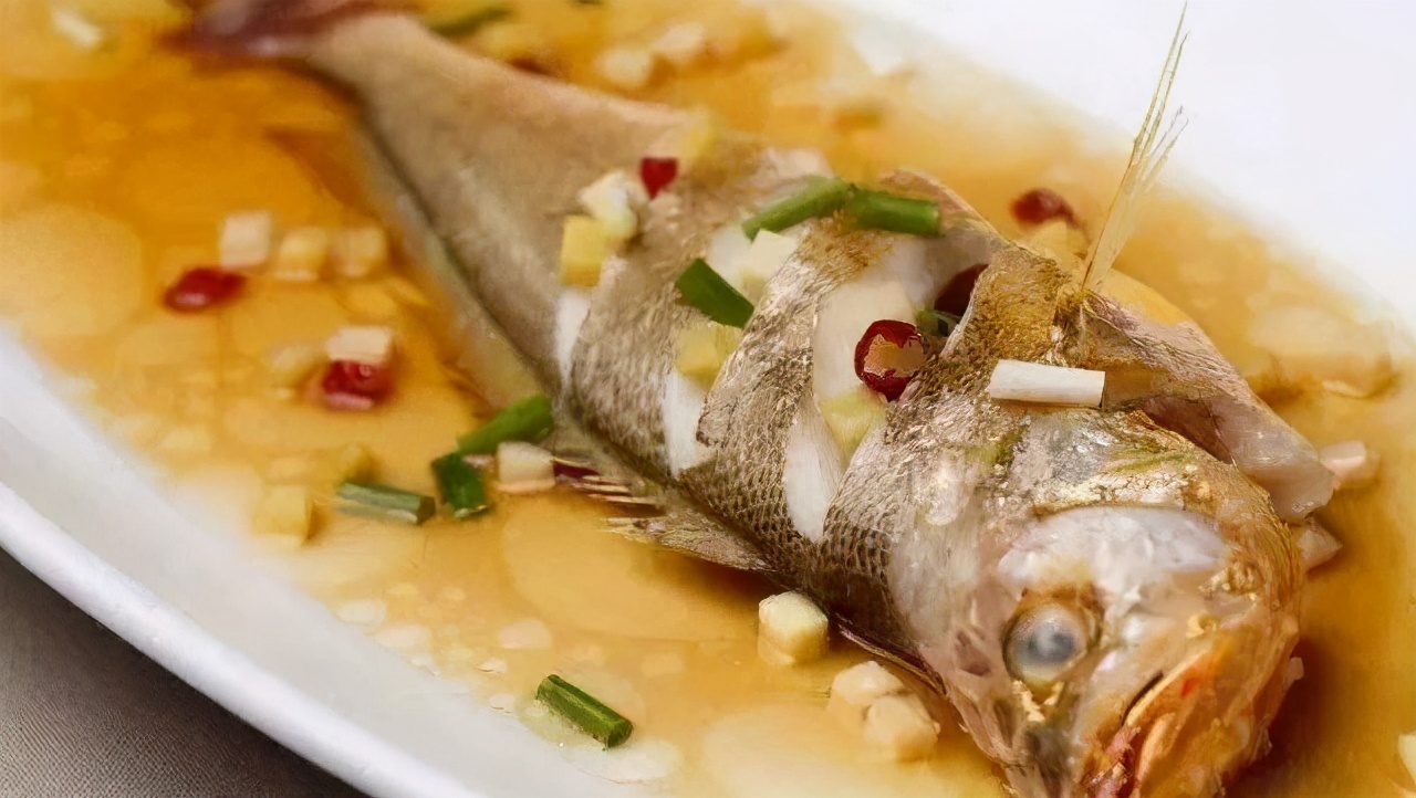 Teach you the tips for steaming fish, the steamed fish has no fishy