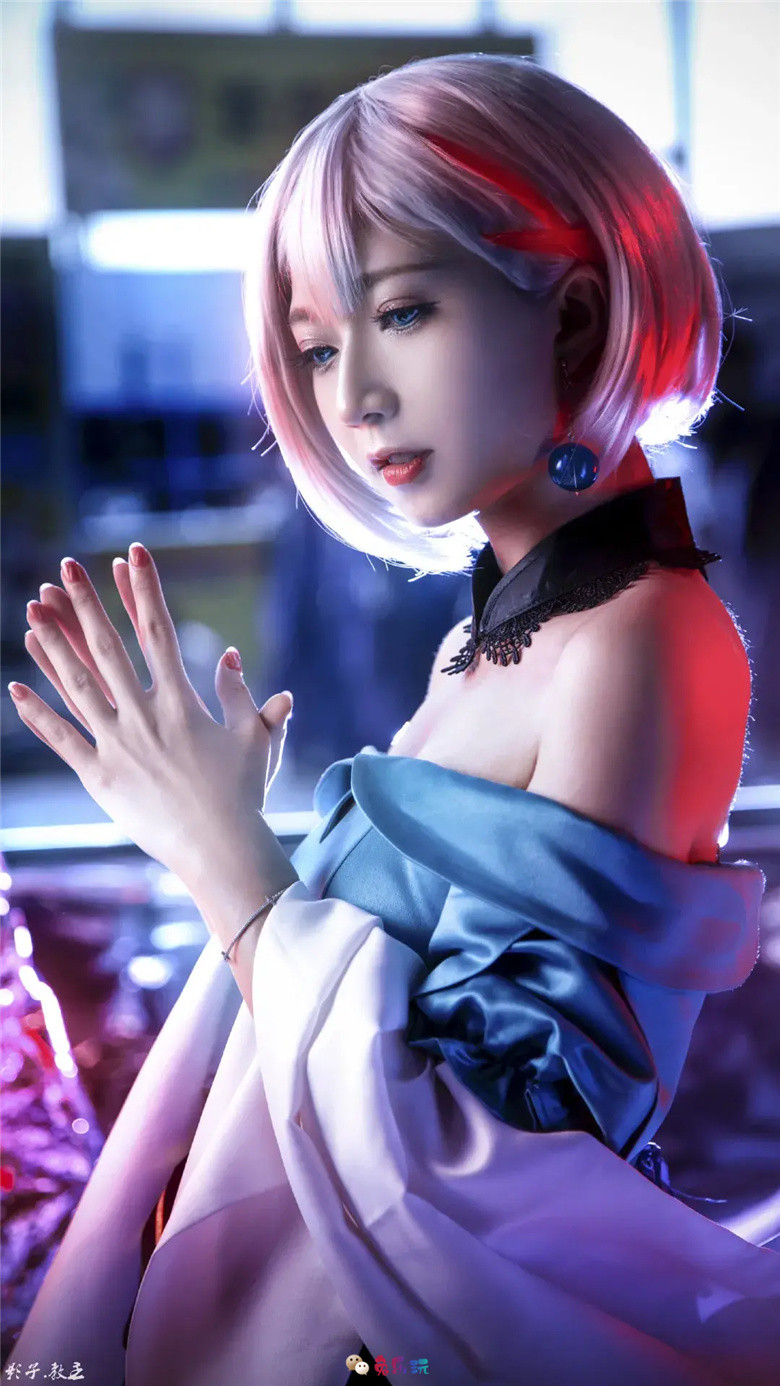 养乌龙猫的欠欠 丨《碧蓝航线》斯佩伯爵海军上将