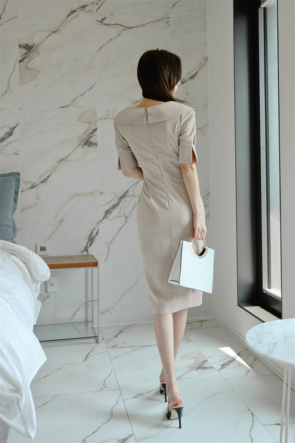 孙允珠丨晚杏初芳淡墨溢彩竖扣鱼尾裙