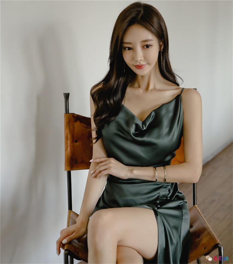 孙允珠丨瓜纳华托仙人掌暗绿蔷薇吊裙