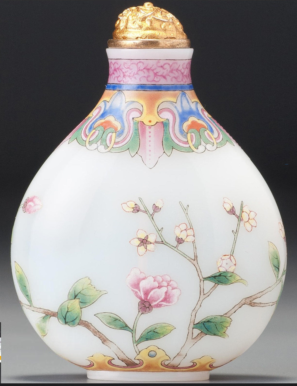 What is a snuff bottle worth 3 million Hong Kong dollars like? iNEWS