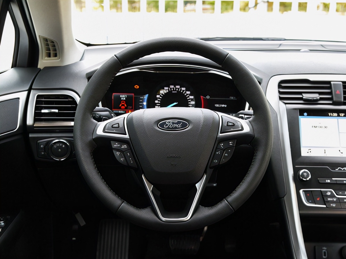Why does the Mondeo steering wheel buttons fail? iNEWS